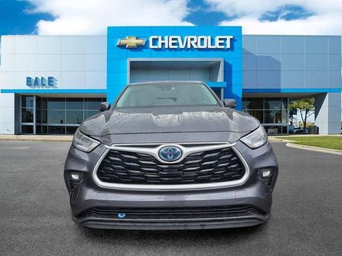 Used 2021 Toyota Highlander LE FWD image 8