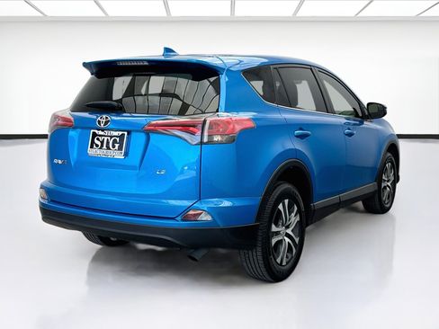 Used 2018 Toyota RAV4 LE w/ All Weather Liner Package FWD image 4