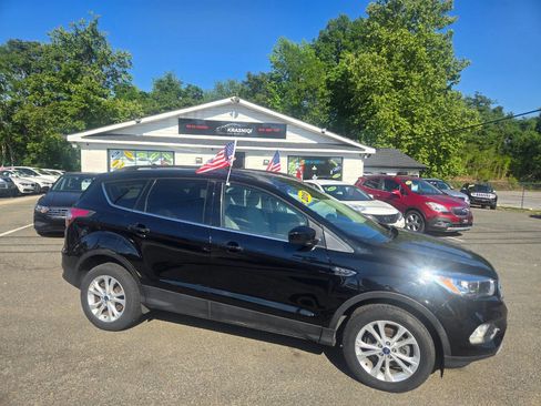 Used 2018 Ford Escape SE w/ Ford Safe & Smart Package FWD image 6