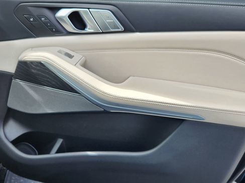 Used 2022 BMW X7 M50i w/ Dynamic Handling Package image 17