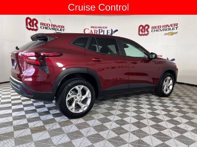Used 2024 Chevrolet Trax LS w/ LS Convenience Package FWD image 8
