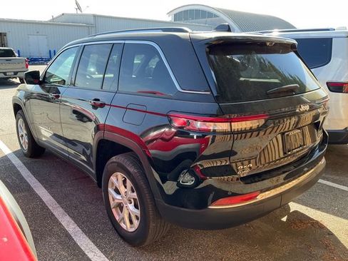 Used 2023 Jeep Grand Cherokee Limited w/ Luxury Tech Group II image 4