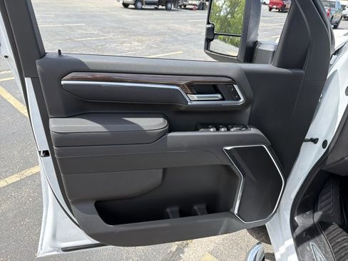 New 2026 Chevrolet Silverado 2500 LT w/ Z71 Chrome Sport Edition AWD/4WD image 10