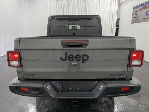Used 2021 Jeep Gladiator Sport image 9