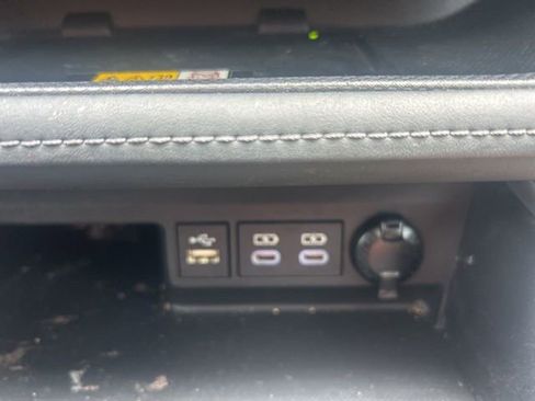 Used 2023 Toyota Highlander XLE FWD image 23