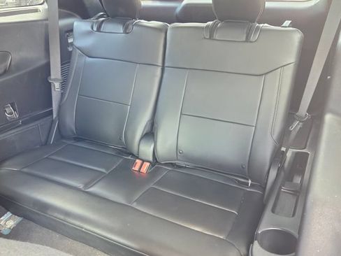 Used 2022 Ford Explorer XLT w/ Equipment Group 202A AWD/4WD image 11