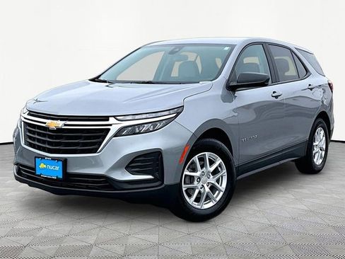 Used 2024 Chevrolet Equinox LS w/ LS Convenience Package image 3