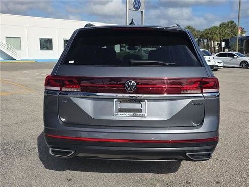 Used 2025 Volkswagen Atlas SE image 4