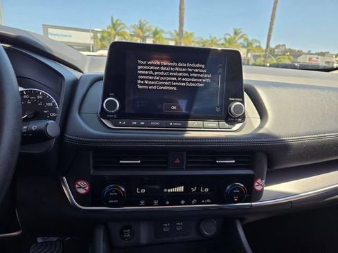 Used 2024 Nissan Rogue SV FWD image 18