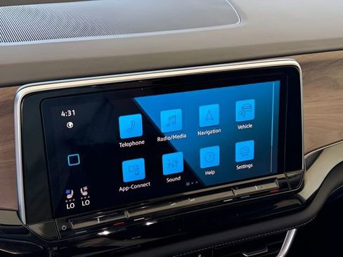 Used 2025 Volkswagen Atlas SE image 21