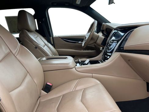 Used 2019 Cadillac Escalade Platinum image 24