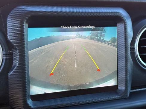 Used 2020 Jeep Wrangler Unlimited Sahara image 10