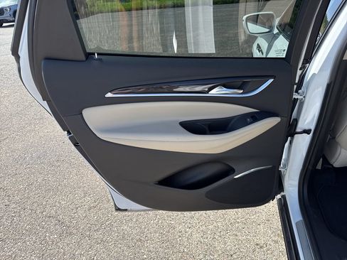 Used 2019 Buick Enclave Essence FWD image 27