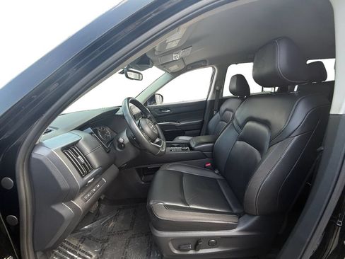 Used 2023 Nissan Pathfinder SL AWD/4WD image 9