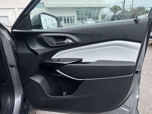 Used 2025 Chevrolet Trax LT FWD image 14