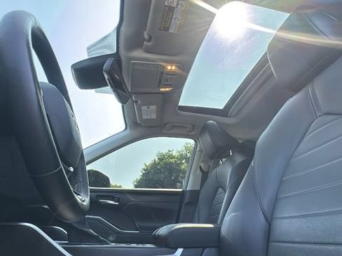 Used 2021 Toyota Highlander XLE AWD/4WD image 28