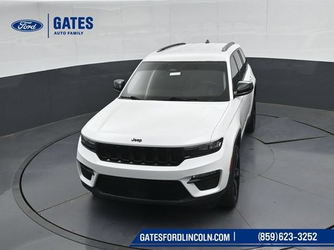 Used 2023 Jeep Grand Cherokee Limited w/ Black Appearance Package AWD/4WD image 50