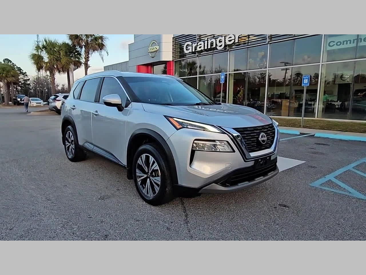 Used 2023 Nissan Rogue SV w/ SV Premium Package FWD image 18