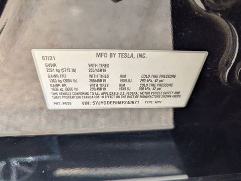 Used 2021 Tesla Model Y Long Range image 32