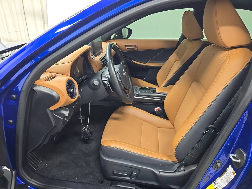 Used 2025 Lexus IS 350 F Sport RWD image 3