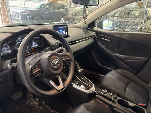 Used 2019 Toyota Yaris LE FWD image 13