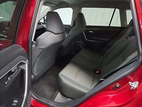 Used 2022 Toyota RAV4 XLE AWD/4WD image 30