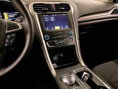 Used 2019 Ford Fusion SE FWD image 6