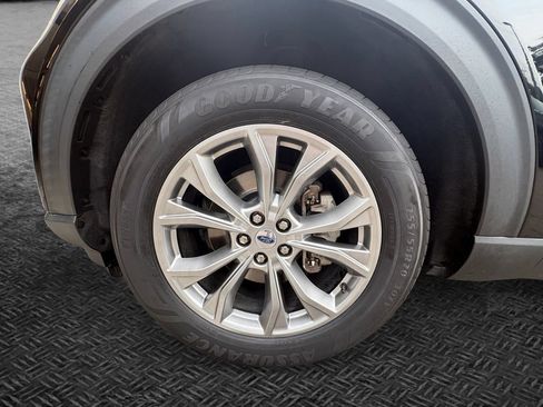 Used 2021 Ford Explorer Limited w/ Equipment Group 301A AWD/4WD image 11