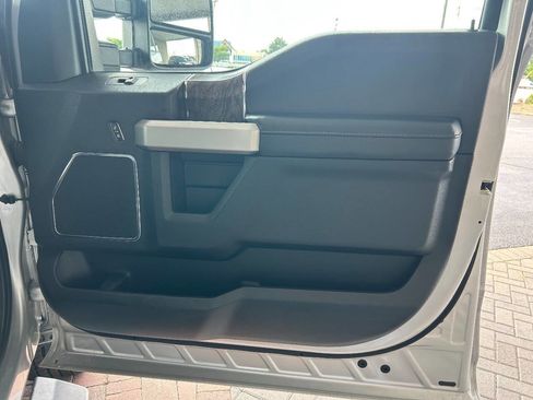 Used 2019 Ford F250 Lariat w/ Lariat Value Package image 39