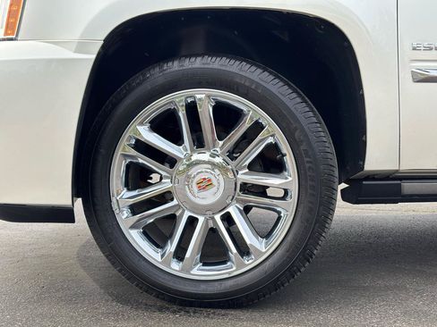 Used 2014 Cadillac Escalade Platinum AWD/4WD image 45