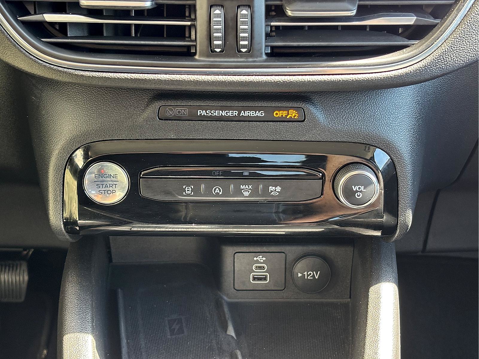 Used 2025 Ford Escape Platinum AWD/4WD image 28