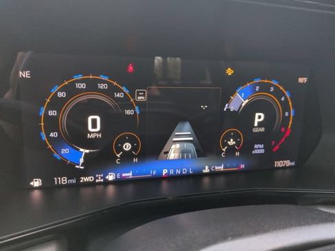Used 2024 Chevrolet Colorado ZR2 w/ Technology Package AWD/4WD image 13