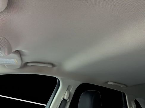 Used 2024 Ford Edge SE w/ Black Appearance Package image 13