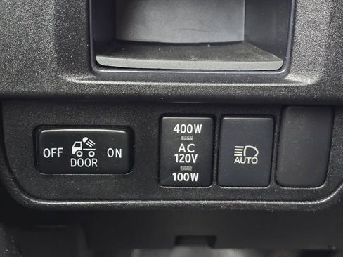 Used 2019 Toyota Tacoma TRD Off-Road w/ Technology Package AWD/4WD image 16