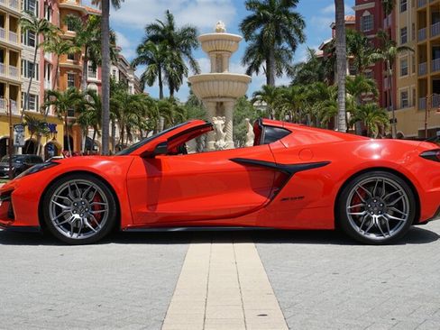 Used 2024 Chevrolet Corvette Z06 w/ Stealth Interior Trim Package RWD image 5
