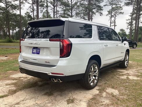 New 2026 GMC Yukon XL Denali w/ Denali Reserve Package RWD image 4