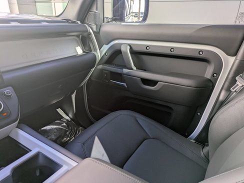 New 2026 Land Rover Defender 110 X-Dynamic SE AWD/4WD image 18