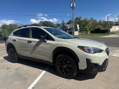 Used 2023 Subaru Crosstrek 2.0i Premium w/ Special Edition AWD/4WD image 3
