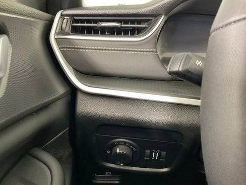Used 2023 Jeep Grand Cherokee Altitude AWD/4WD image 20