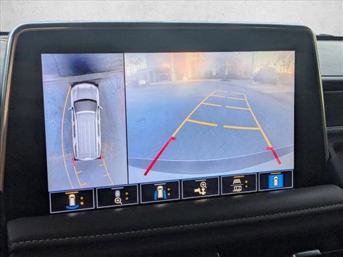 Used 2021 Chevrolet Suburban High Country w/ Premium Package image 9