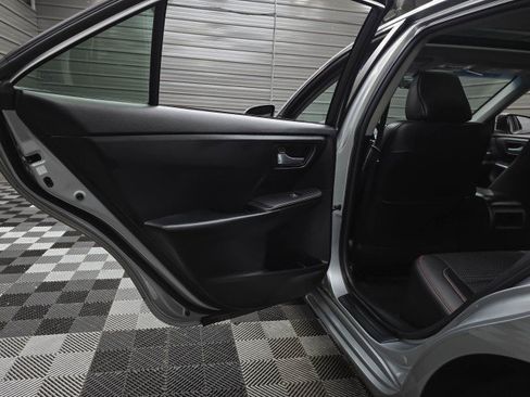 Used 2015 Toyota Camry SE w/ Moonroof Package FWD image 33