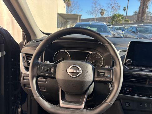 Used 2025 Nissan Rogue SV image 37