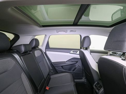 Certified 2025 Volkswagen Taos SE w/ Panoramic Sunroof Package AWD/4WD image 23
