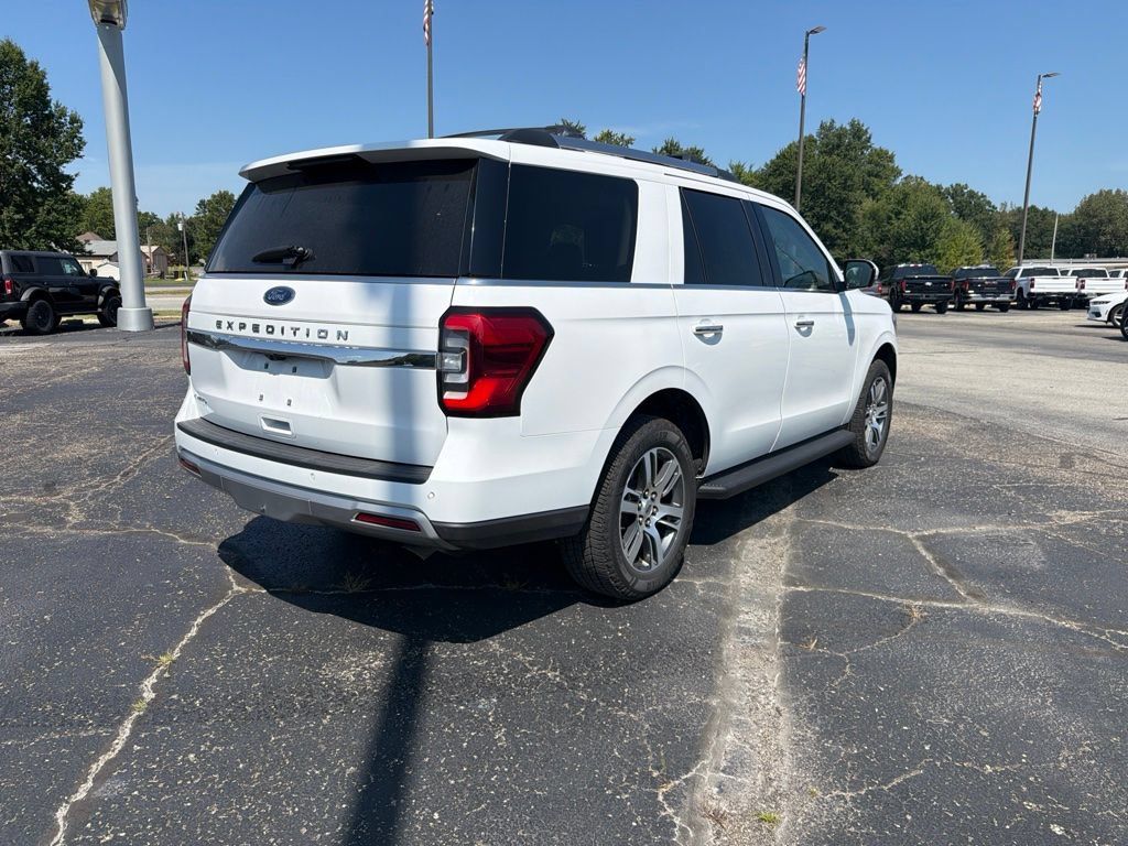 Used 2024 Ford Expedition Limited AWD/4WD image 6