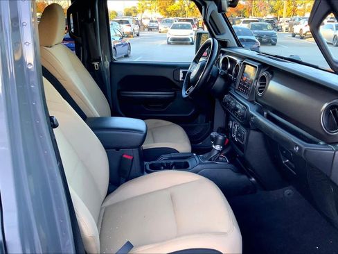 Used 2020 Jeep Gladiator Sport w/ Quick Order Package 24S image 8