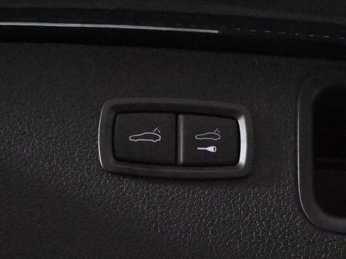Used 2026 Porsche Macan AWD/4WD image 44
