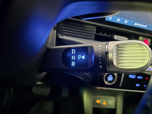 New 2025 Hyundai Ioniq 5 SE image 18