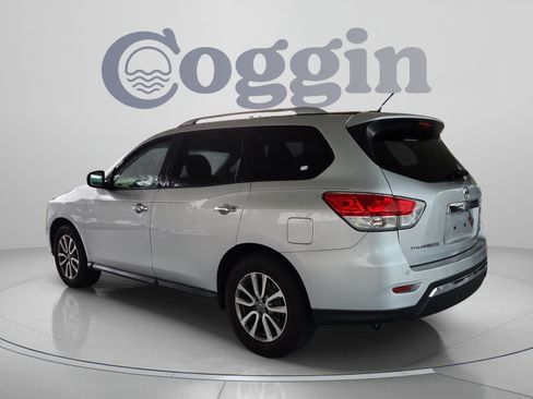 Used 2016 Nissan Pathfinder SV FWD image 3