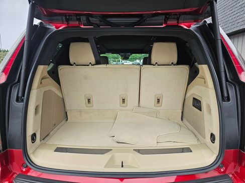 Used 2022 Cadillac Escalade Premium Luxury AWD/4WD image 18