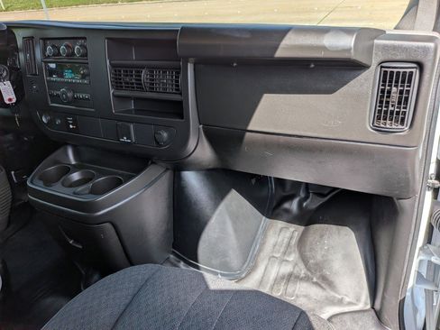 Used 2024 GMC Savana 2500 w/ Driver Convenience Package image 25